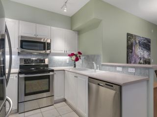 Photo 9: 301 2755 MAPLE Street in Vancouver: Kitsilano Condo for sale in "THE DAVENPORT" (Vancouver West)  : MLS®# R2122011
