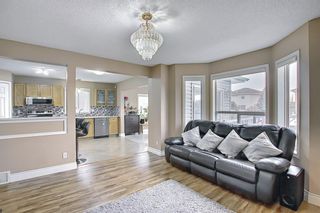 Photo 9: 813 Applewood Drive SE in Calgary: Applewood Park Detached for sale : MLS®# A1076322