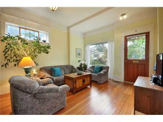 Photo 2: 111 E 24TH Avenue in Vancouver: Main House for sale in "Main Street" (Vancouver East)  : MLS®# V851300