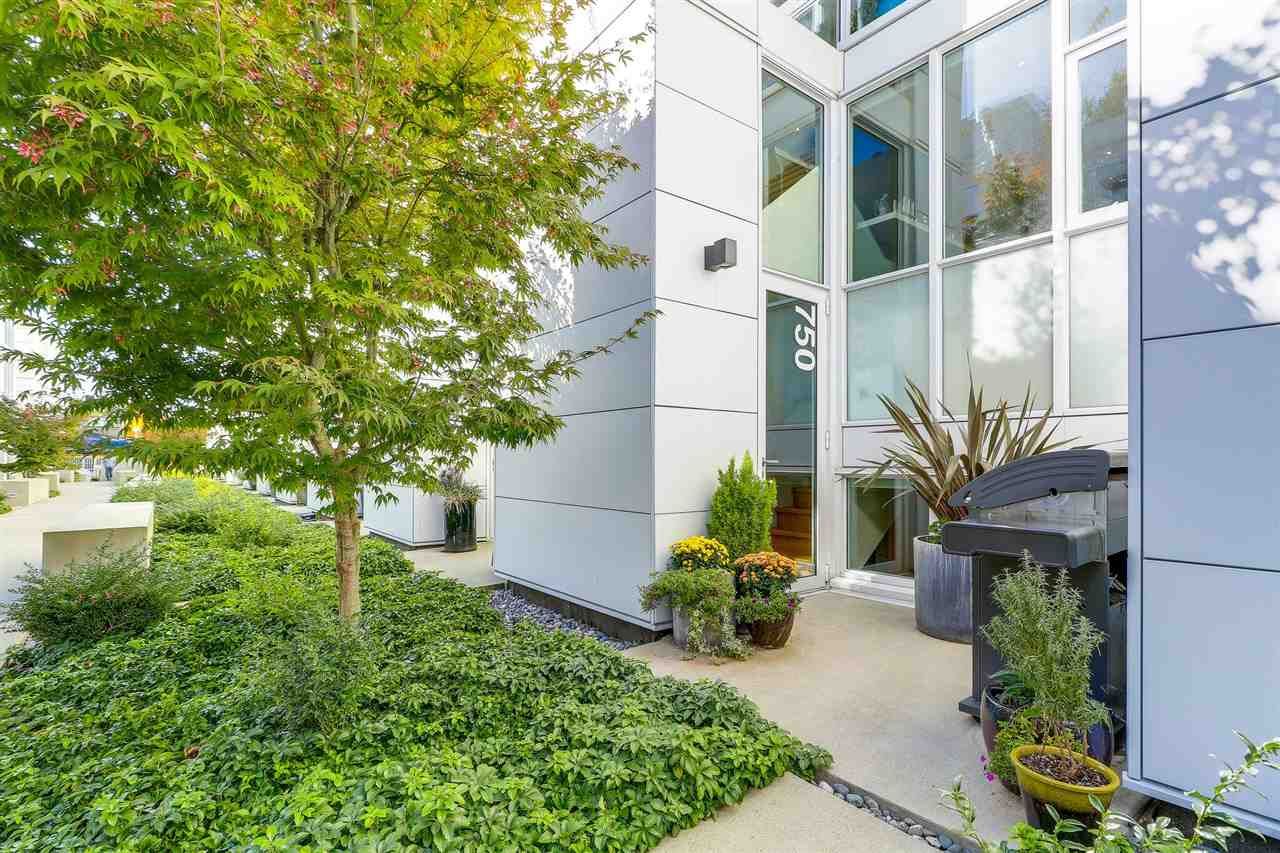 Main Photo: 750 W 6TH Avenue in Vancouver: Fairview VW Townhouse for sale in "SIXTH + STEEL" (Vancouver West)  : MLS®# R2313387