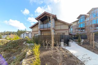 Photo 2: 102 2045 Country Club Way in Langford: La Bear Mountain Row/Townhouse for sale : MLS®# 931157