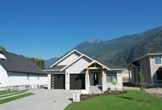 Main Photo: 10020 MAGNOLIA Place: Rosedale House for sale in "The Gardens" (East Chilliwack)  : MLS®# R2694500