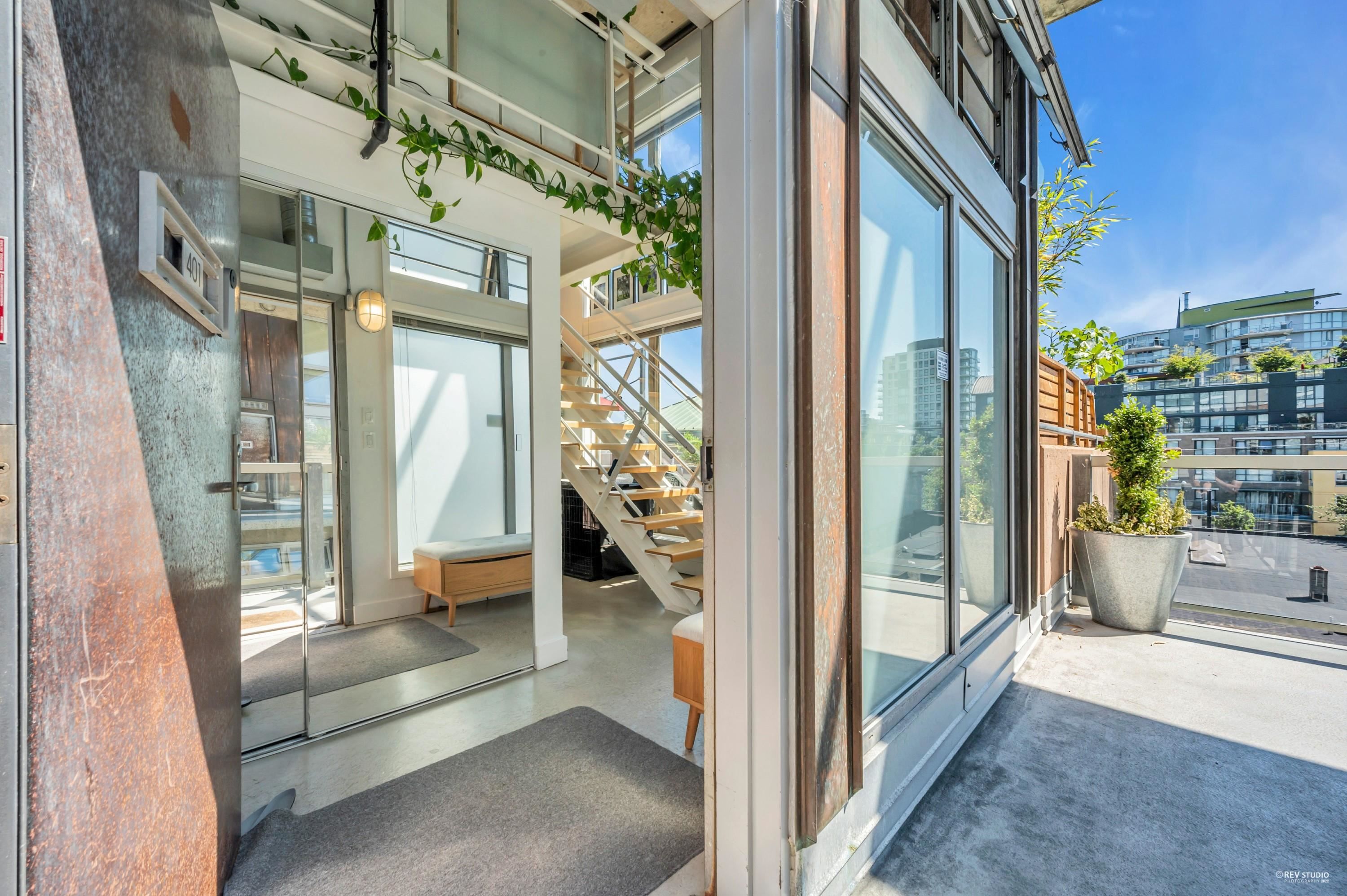 Main Photo: 401 1529 W 6TH Avenue in Vancouver: False Creek Condo for sale in "WSIX" (Vancouver West)  : MLS®# R2713017