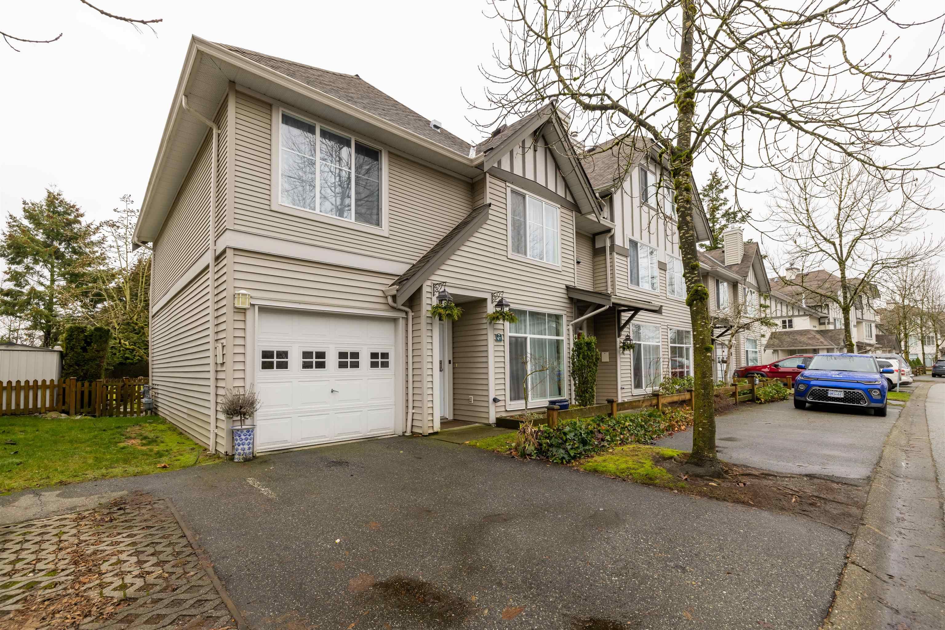 Main Photo: 97 6465 184A Street in Surrey: Cloverdale BC Townhouse for sale (Cloverdale)  : MLS®# R2748107