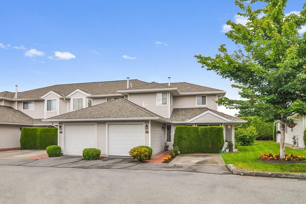 Main Photo: 41 21928 48 Avenue in Langley: Murrayville Townhouse for sale in "Murrayville Glen" : MLS®# R2471962