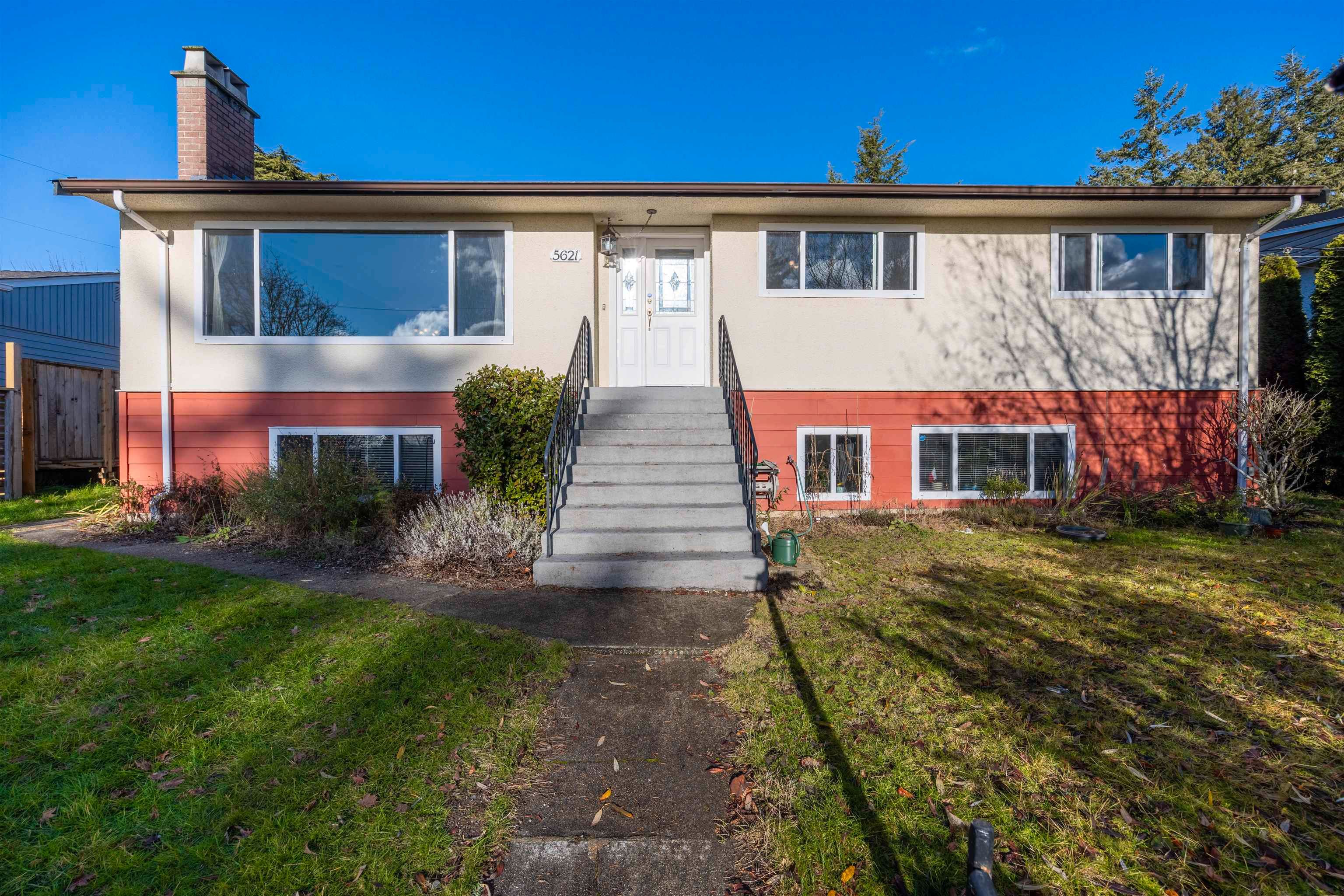 Main Photo: 5621 KEITH Street in Burnaby: South Slope House for sale (Burnaby South)  : MLS®# R2836148
