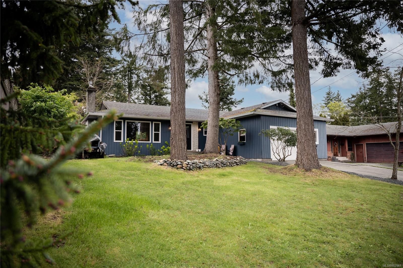 Main Photo: 120 Stag Rd in Campbell River: CR Willow Point House for sale : MLS®# 902941