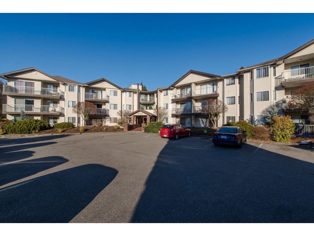 Main Photo: 208 2780 WARE Street in Abbotsford: Central Abbotsford Condo for sale in "Chelsea House" : MLS®# R2342656