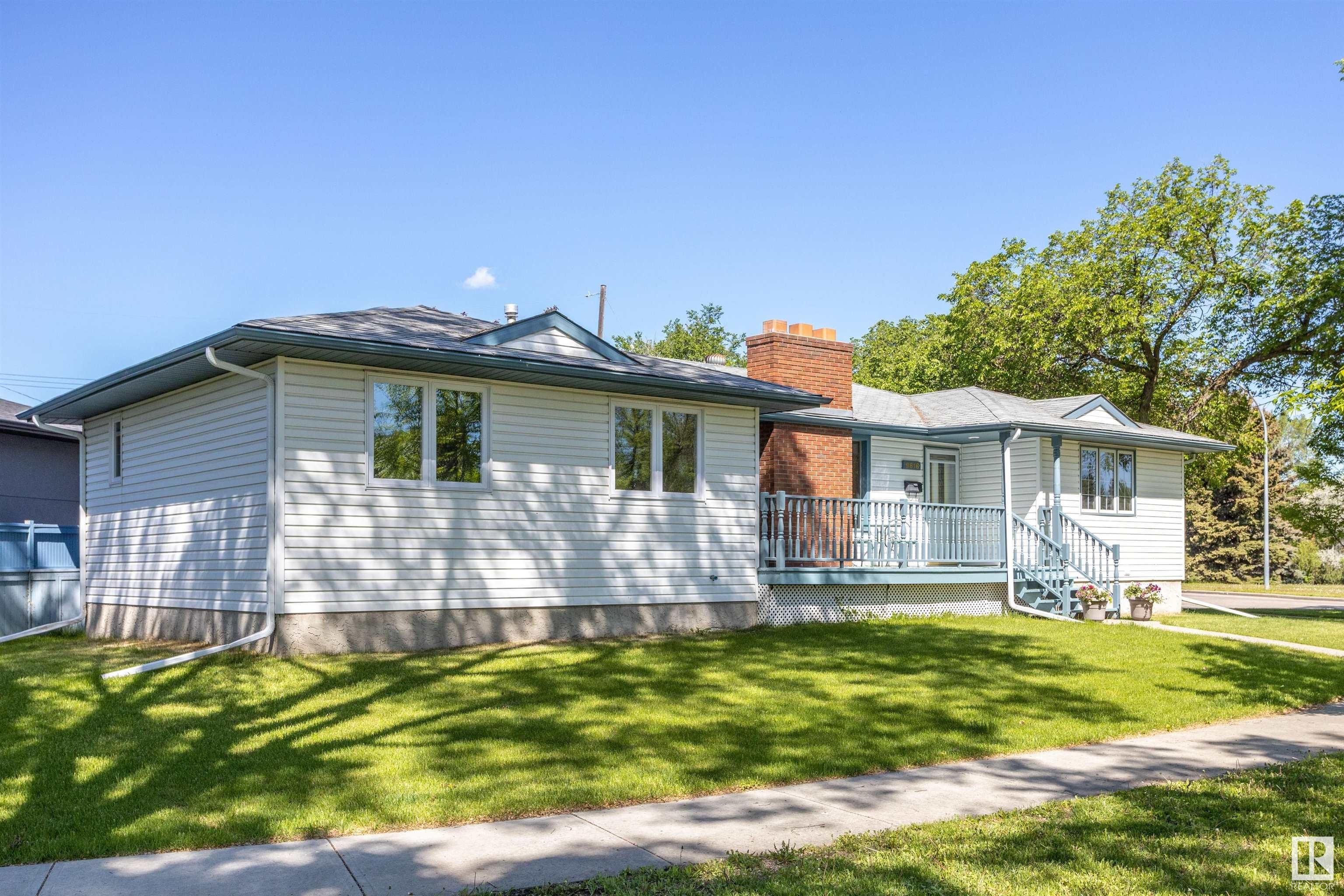 Main Photo: 9616 81 Street NW in Edmonton: Zone 18 House for sale : MLS®# E4299058