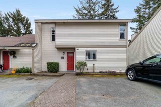 Photo 2: 6047 W GREENSIDE Drive in Surrey: Cloverdale BC Townhouse for sale in "Greenside Estates" (Cloverdale)  : MLS®# R2869700