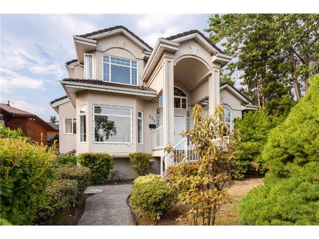 Main Photo: 252 W 26th St in North Vancouver: Upper Lonsdale House for sale : MLS®# V1079772