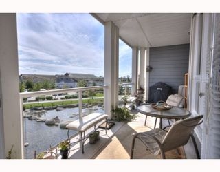 Photo 3: 323 4600 WESTWATER Drive in Richmond: Steveston South Condo for sale in "COPPER SKY" : MLS®# V757360