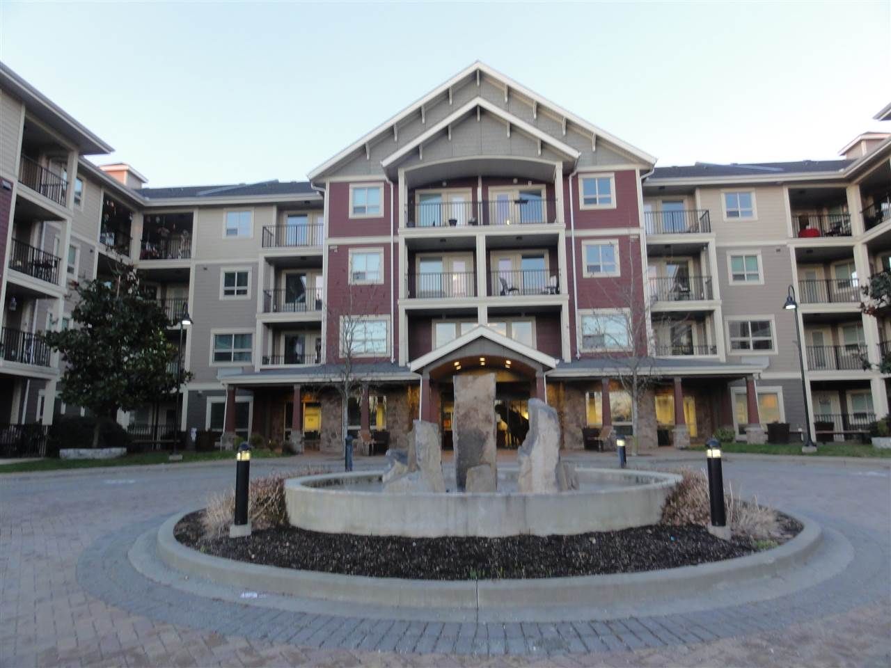 Main Photo: 431 22323 48 Avenue in Langley: Murrayville Condo for sale in "AVALON GARDENS" : MLS®# R2134591