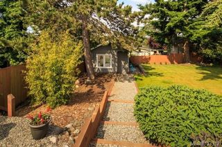 Photo 17: 2532 Asquith St in Victoria: Vi Oaklands House for sale : MLS®# 703312