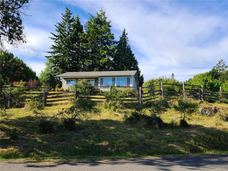 FEATURED LISTING: 5151 Fillinger Cres Nanaimo