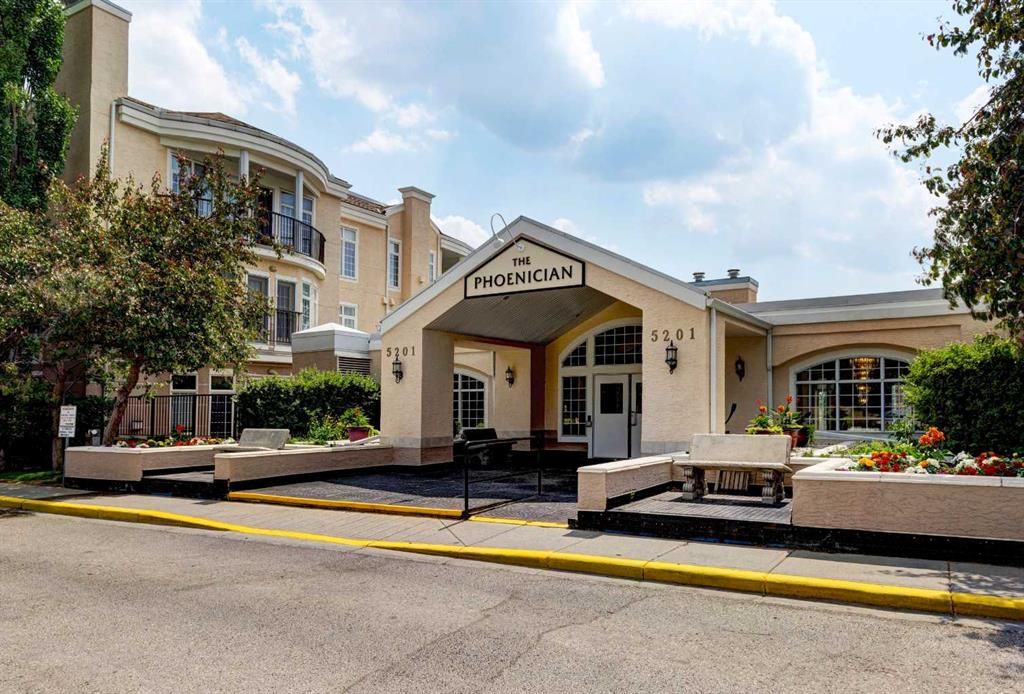 Beautiful, Light & Bright Top Floor Corner Unit in The Phoenician! Lovely, clean & well cared for, this 956 sq Ft One Bedroom plus Den will impress you!