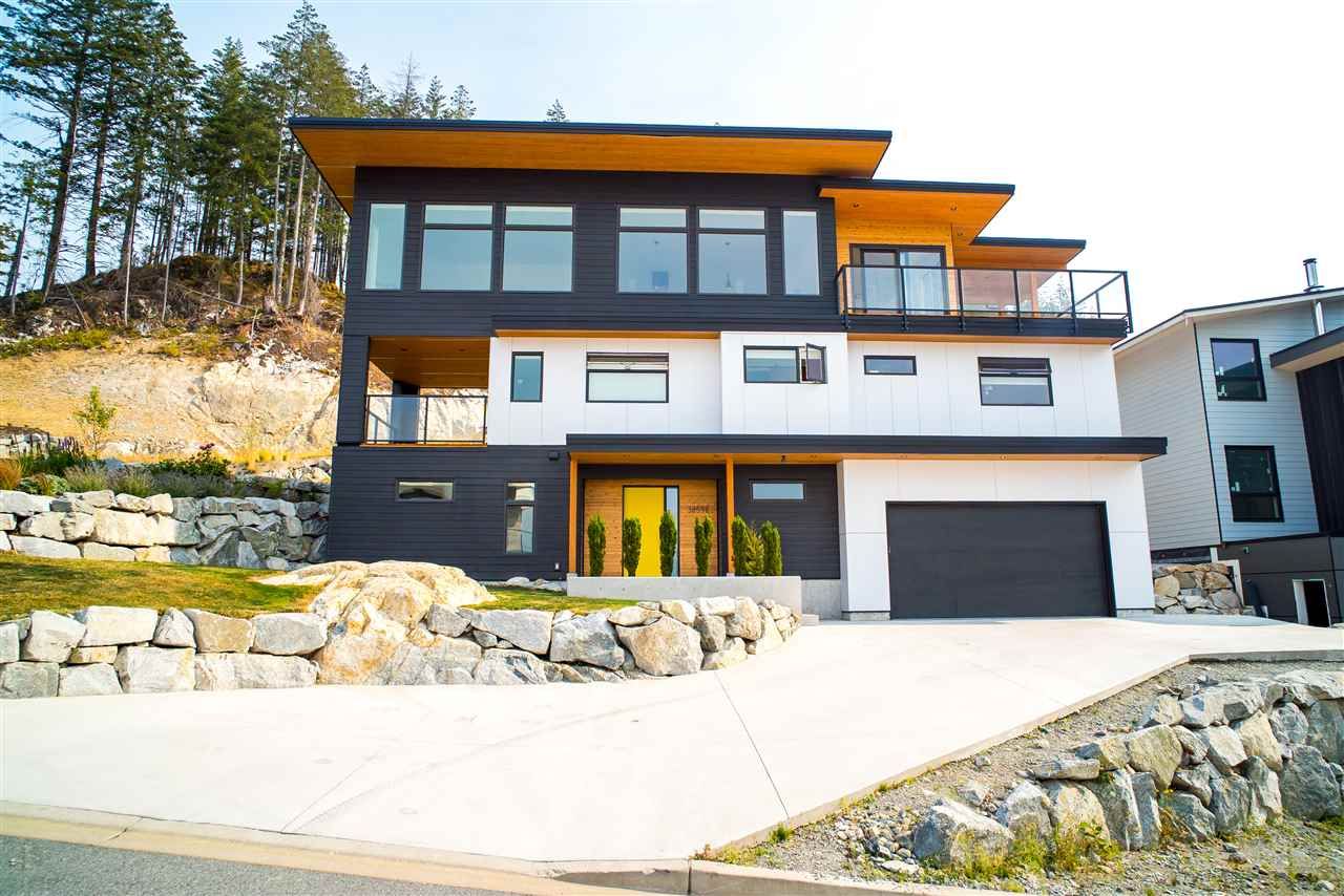 Main Photo: 38598 HIGH CREEK Drive in Squamish: Plateau House for sale in "CRUMPIT WOODS" : MLS®# R2430107
