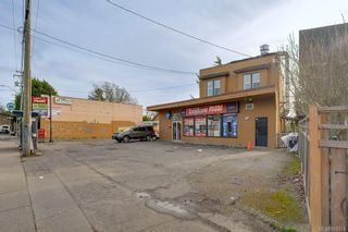 Photo 3: 809-811 Craigflower Rd in Esquimalt: Es Esquimalt Mixed Use for sale : MLS®# 928374