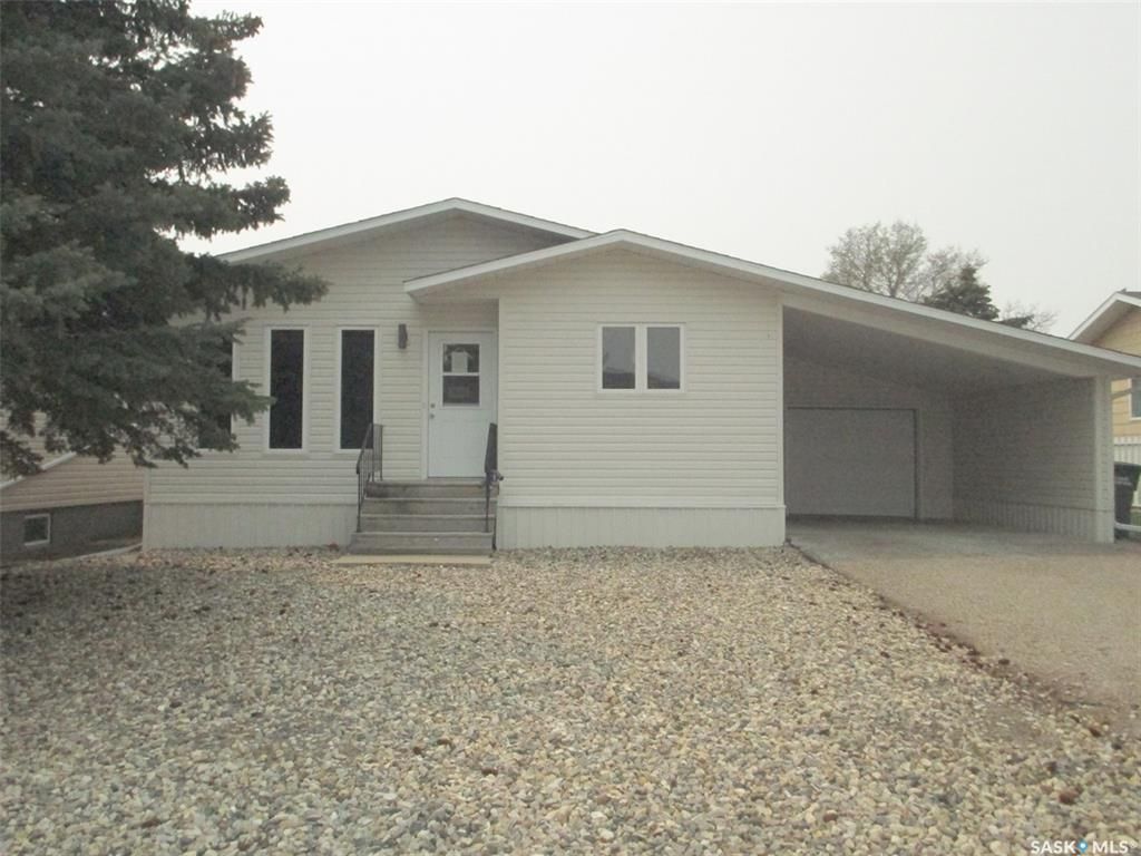 Main Photo: 1024 Granville Avenue in Assiniboia: Residential for sale : MLS®# SK924952