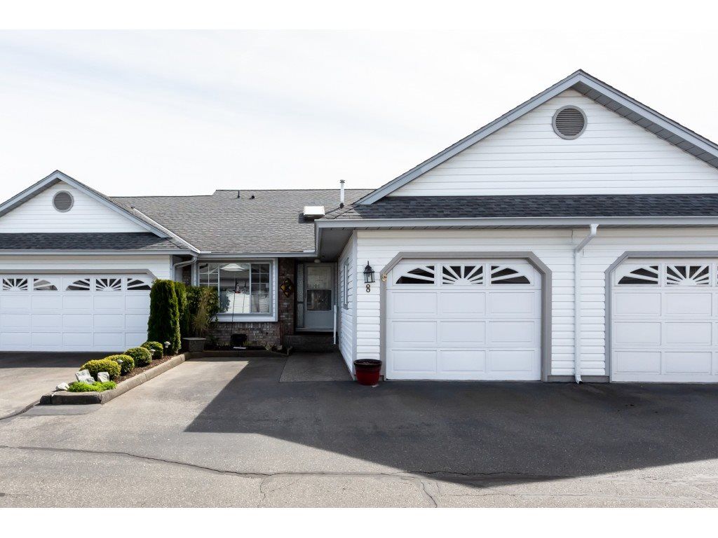 Main Photo: 8 33922 KING Road in Abbotsford: Poplar Townhouse for sale in "Kingsview Estates" : MLS®# R2358712