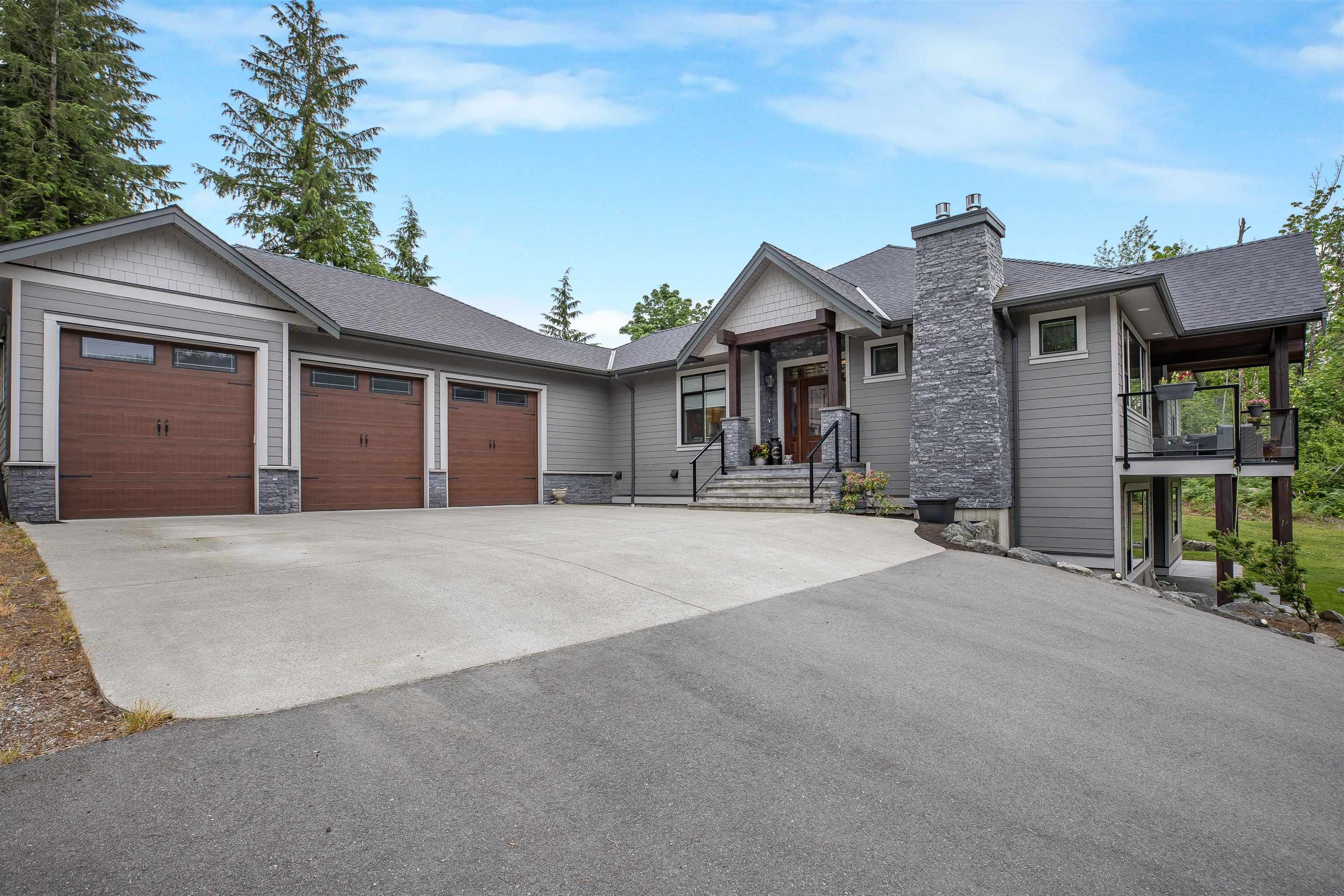 Main Photo: 33722 DARBYSHIRE Drive in Mission: Mission BC House for sale : MLS®# R2787114