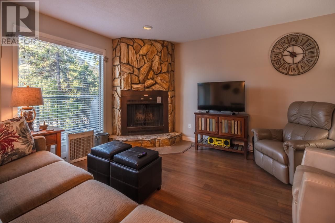 Main Photo: 225 CLEARVIEW Road Unit# 903 in Penticton: Condo for sale : MLS®# 201446