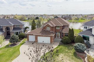 Photo 1: 266 Orchard Hill Drive in Winnipeg: Royalwood Residential for sale (2J)  : MLS®# 202216407