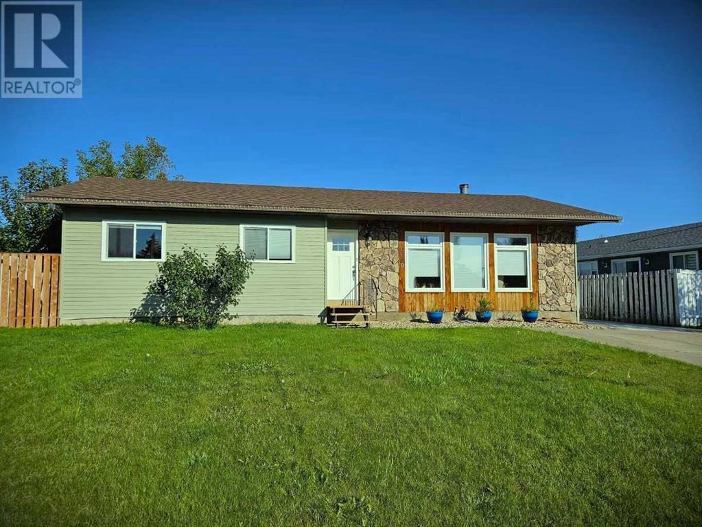 Main Photo: 10609 105 Street in Fairview: House for sale : MLS®# A2090694