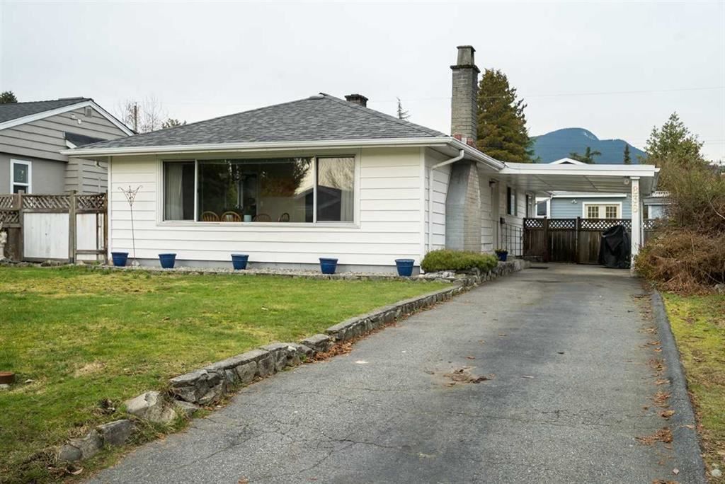 Main Photo: 836 E 11TH Street in North Vancouver: Boulevard House for sale : MLS®# R2306169