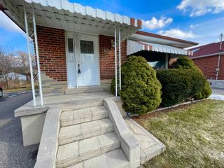 Photo 2: 61 Lynvalley Crescent in Toronto: Wexford-Maryvale House (Bungalow) for sale (Toronto E04)  : MLS®# E5532870