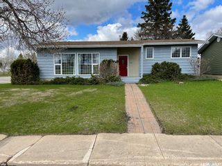 Photo 1: 326 Churchill Drive in Melfort: Residential for sale : MLS®# SK930297