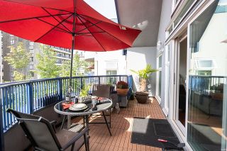 Photo 2: 401 1924 COMOX Street in Vancouver: West End VW Condo for sale in "WINDGATE by the PARK" (Vancouver West)  : MLS®# R2617561