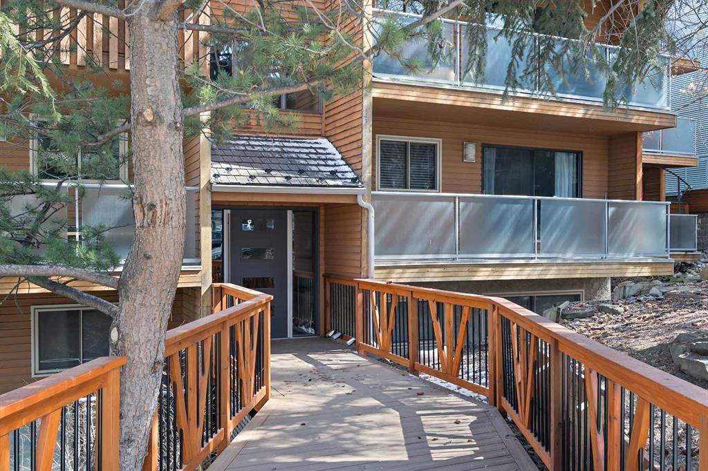 Main Photo: 202 2114 17 Street SW in Calgary: Bankview Apartment for sale : MLS®# A2124993