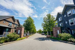Photo 3: 10 6450 187 Street in Surrey: Cloverdale BC Townhouse for sale in "Hillcrest" (Cloverdale)  : MLS®# R2288599