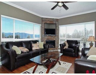Photo 4: A115 33755 7TH Avenue in Mission: Mission BC Condo for sale in "THE MEWS" : MLS®# F2830733