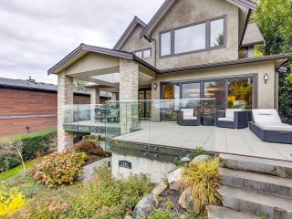Photo 2: 1091 ESQUIMALT Avenue in West Vancouver: Sentinel Hill House for sale : MLS®# R2832274