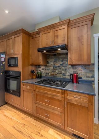 Photo 5: 1011 PENNYLANE Place in Squamish: Hospital Hill House for sale : MLS®# R2514779