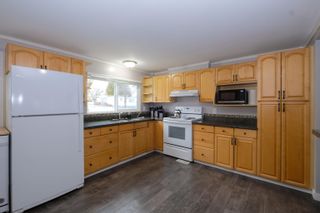 Photo 4: 18 8220 KING GEORGE Boulevard in Surrey: Bear Creek Green Timbers Manufactured Home for sale : MLS®# R2855627