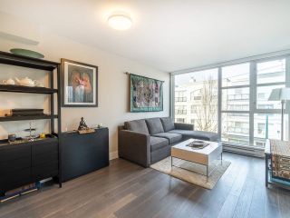Photo 1: 303 538 W 7TH Avenue in Vancouver: Fairview VW Condo for sale in "CAMBIE +7" (Vancouver West)  : MLS®# R2332331