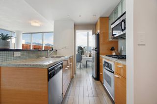 Photo 5: 3307 33 SMITHE Street in Vancouver: Yaletown Condo for sale in "COOPER'S LOOKOUT" (Vancouver West)  : MLS®# R2615498