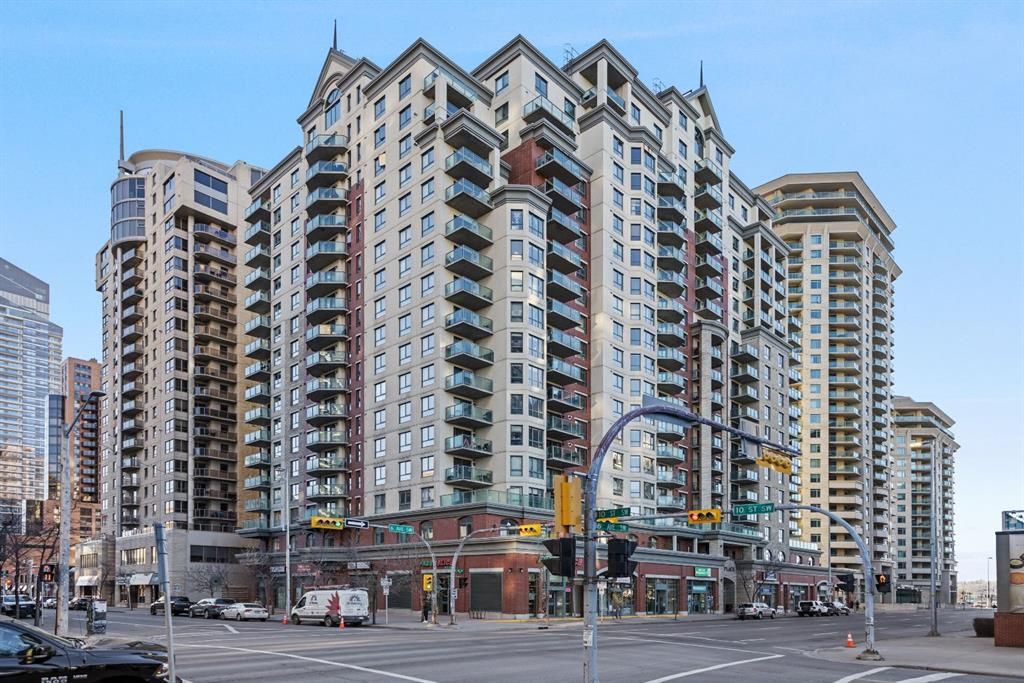Main Photo: 302 1111 6 Avenue SW in Calgary: Downtown West End Apartment for sale : MLS®# A2095703