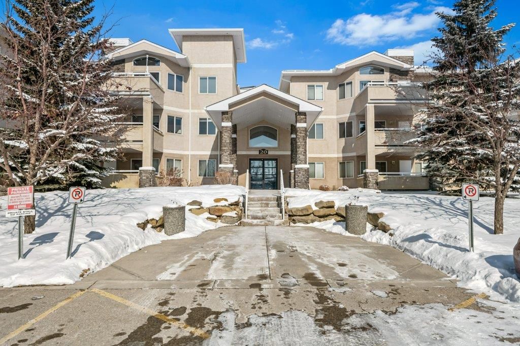 Main Photo: 102 20 Country Hills View NW in Calgary: Country Hills Apartment for sale : MLS®# A2031085