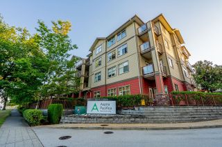 Main Photo: 105 2511 KING GEORGE Boulevard in Surrey: King George Corridor Condo for sale in "Pacifica" (South Surrey White Rock)  : MLS®# R2817629