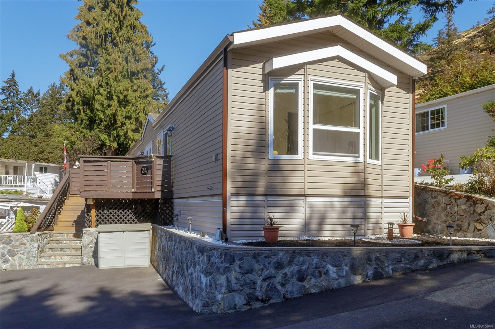 Main Photo: 34 2587 Selwyn Rd in Langford: La Mill Hill Manufactured Home for sale : MLS®# 915044
