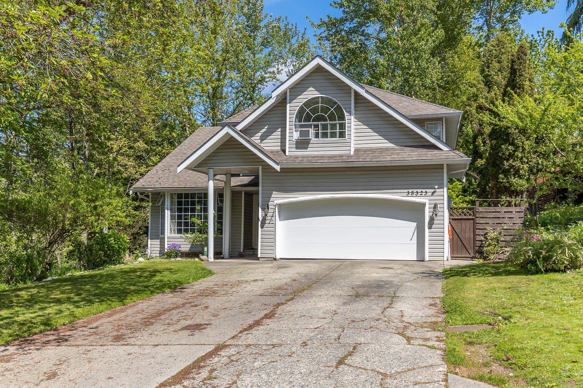 Main Photo: 35323 SANDY HILL Road in Abbotsford: Abbotsford East House for sale in "Sandyhill" : MLS®# R2799800