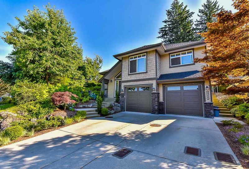 FEATURED LISTING: 32998 CAITHNESS Place Abbotsford
