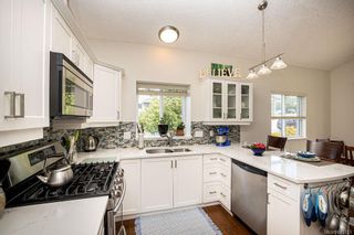Photo 11: 950 Thrush Pl in Langford: La Happy Valley House for sale : MLS®# 845123