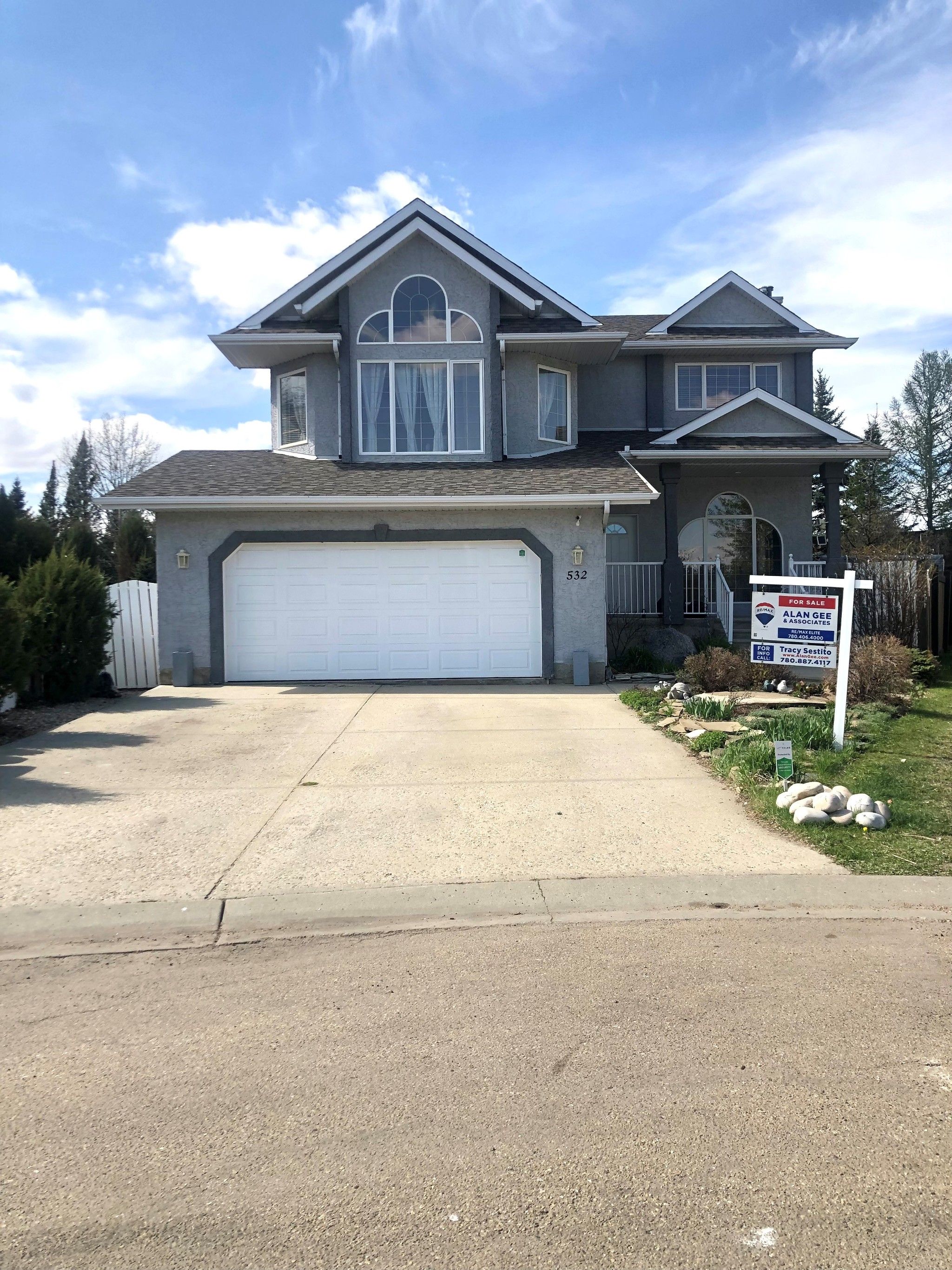 Main Photo: 532 Butterworth Way in Edmonton: House for sale