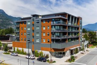 Photo 2: 505 38013 THIRD Avenue in Squamish: Downtown SQ Condo for sale in "The Lauren" : MLS®# R2767162