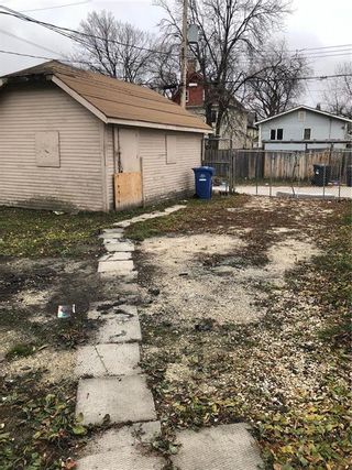 Photo 3: 287 Pritchard Avenue in Winnipeg: North End Residential for sale (4A)  : MLS®# 202226721